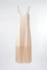 VESTIDO ACETINADO BEGE COM ALÇAS DE PÉROLAS SAHOCO - Image 3