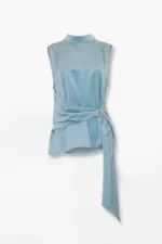 TOP ACETINADO AZUL COM DRAPEADO E FIVELA SAHOCO - Image 3