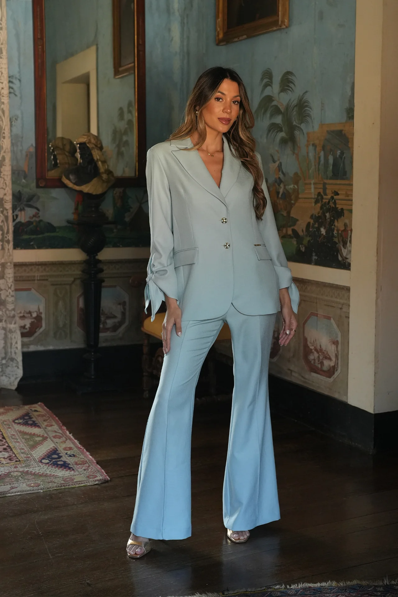 SAHOCO-SS26-INFLUENCER-2 CALÇA AZUL ESTRUTURADA COM BOTÕES DOURADOS SAHOCO - Image 1