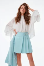 SAIA AZUL COM PREGAS E BOTÕES DOURADOS SAHOCO