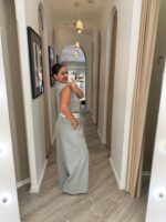 CALÇA CINZA CLARO EM TECIDO TEXTURADO COM DETALHE DE CINTURA IMPERIAL - Image 2