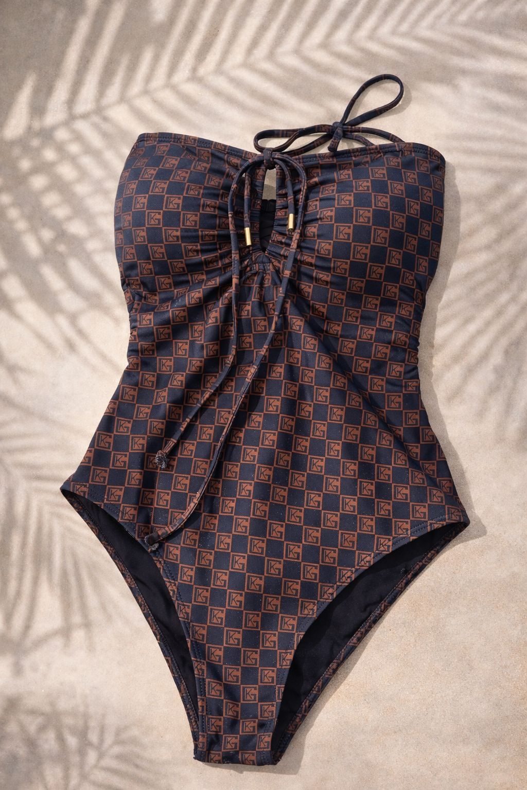 WhatsApp Image 2026-04-08 at 15.47.48 (1) FATO DE BANHO PRETO E CASTANHO COM PADRÃO GIANNI KAVANAGH - Image 1