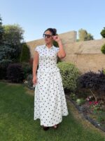 SAIA BRANCA COM BOLAS PRETAS PONTO CHIC