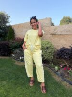 CONJUNTO AMARELO PADRÃO ANIMAL COM FAIXAS LATERAIS PONTO CHIC