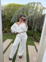 CONJUNTO BRANCO ÀS BOLINHAS COM FAIXAS LATERAIS PONTO CHIC - Image 4