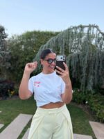 T-SHIRT BRANCA COM ESTAMPADO COCKTAIL PONTO CHIC