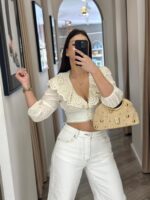 BLUSA BEGE COM RENDA E BORDADO PONTO CHIC - Image 3