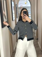 CARDIGAN PRETO E BRANCO ÀS RISCAS COM BOTÕES DOURADOS PONTO CHIC