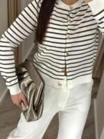 CARDIGAN BRANCO E CASTANHO ÀS RISCAS COM BOTÕES DOURADOS PONTO CHIC - Image 4