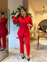 BLAZER VERMELHO ESTRUTURADO COM DETALHE DE ABA NO OMBRO IMPERIAL