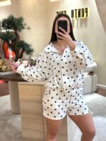 CONJUNTO BRANCO ÀS BOLINHAS COM AJUSTE NA CINTURA PONTO CHIC - Image 2