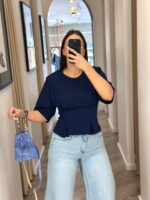 T-SHIRT AZUL MARINHO COM PINÇAS NA FRENTE E OMBREIRAS DIXIE