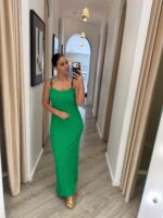 VESTIDO MALHA CANELADA VERDE COM ALÇAS DETALHE CONTAS LANÇA PERFUME - Image 2