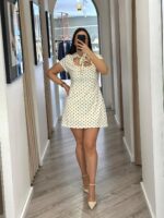 VESTIDO BRANCO COM BOLAS PRETAS PONTO CHIC