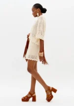 CAMISA TRICOT BEGE COM DETALHES DESFIADOS LANÇA PERFUME - Image 2