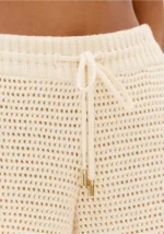 CALÇÃO TRICOT BEGE COM DETALHES DESFIADOS LANÇA PERFUME - Image 4