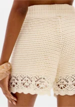 CALÇÃO TRICOT BEGE COM DETALHES DESFIADOS LANÇA PERFUME - Image 6