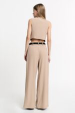CALÇA FLUIDA BEGE COM PREGAS PLEASE - Image 4