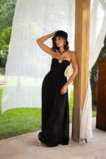 VESTIDO PRETO COM DETALHE DOURADO NO PESCOÇO RINASCIMENTO