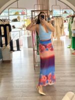 VESTIDO COMPRIDO DEGRADÊ AZUL E CORAL COM DECOTE HALTER PONTO CHIC - Image 3