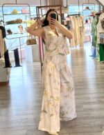 CALÇA FLORAL BEGE COM PREGAS IMPERIAL