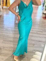 VESTIDO CETIM TURQUESA COM ALÇAS DE PÉROLAS RINASCIMENTO - Image 4