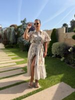 VESTIDO CRU COM BORDADOS E CINTO PONTO CHIC