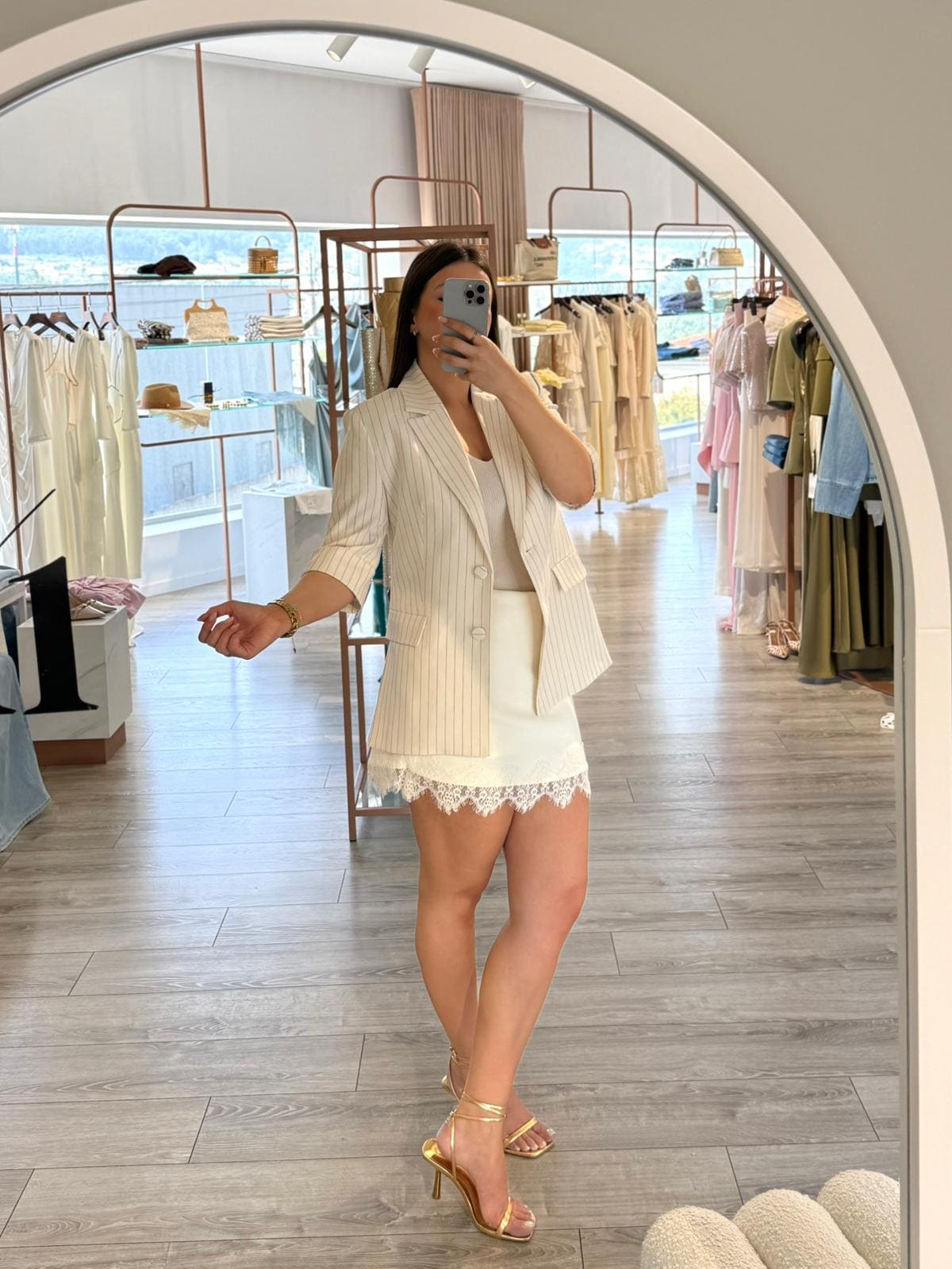 WhatsApp Image 2026-06-01 at 11.32.48 BLAZER BEGE COM RISCAS GIZ IMPERIAL - Image 1