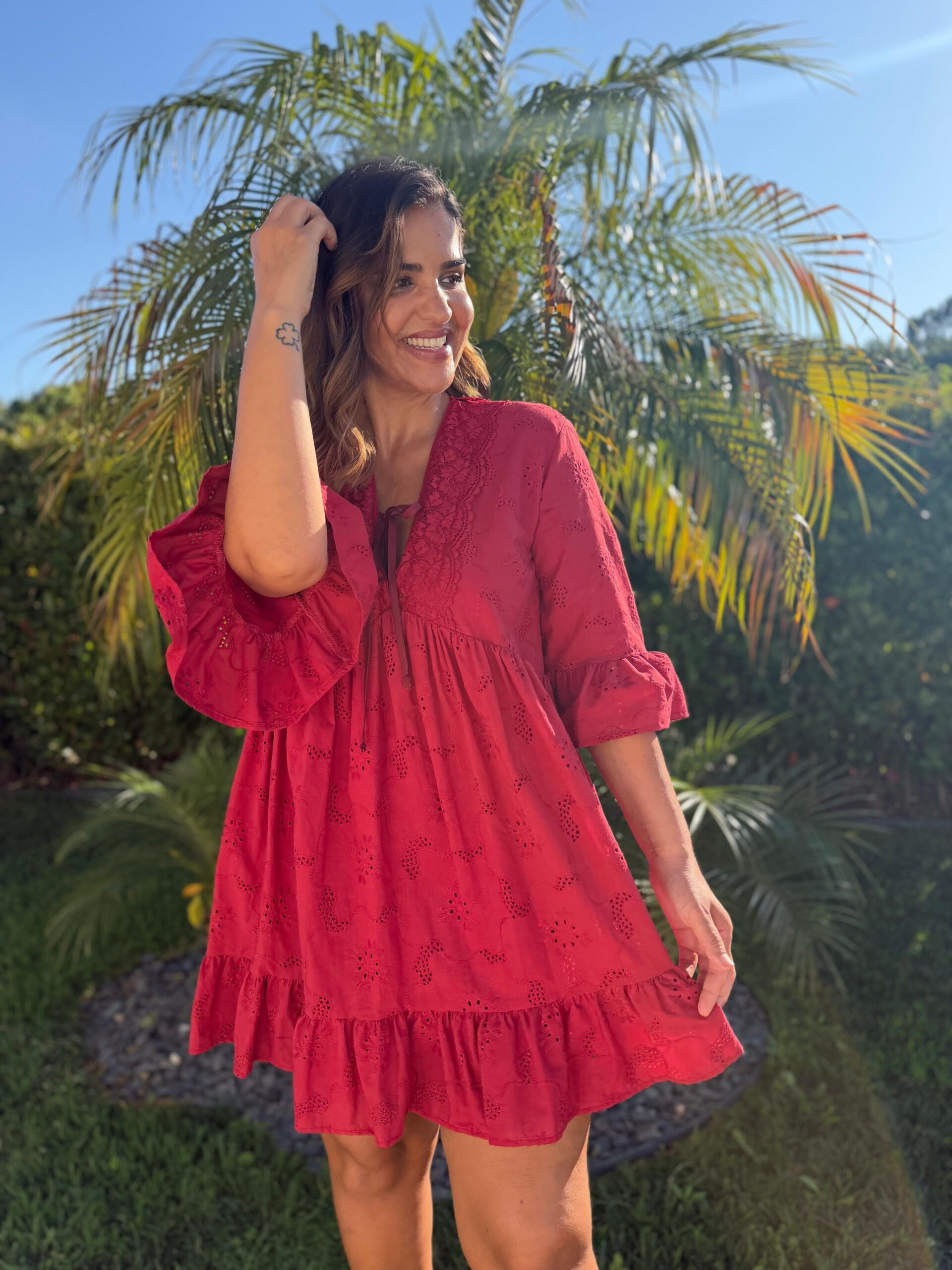 WhatsApp Image 2026-06-16 at 19.06.49 VESTIDO BORDÔ BORDADO COM GOLA EM RENDA PLEASE - Image 1