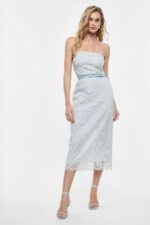 VESTIDO MIDI EM RENDA AZUL CÉU IMPERIAL