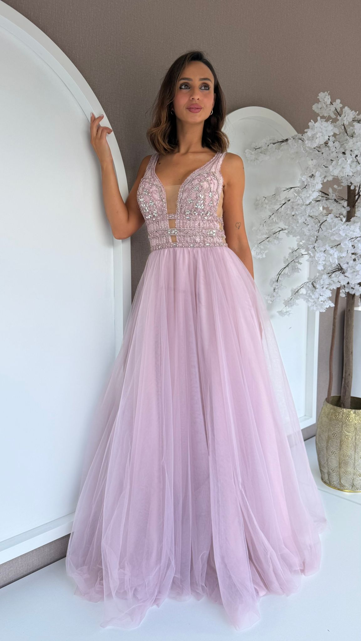 WhatsApp Image 2026-06-28 at 17.24.44 (2) VESTIDO LONGO ROSA EM TULE COM CORPETE BORDADO PONTO CHIC - Image 1