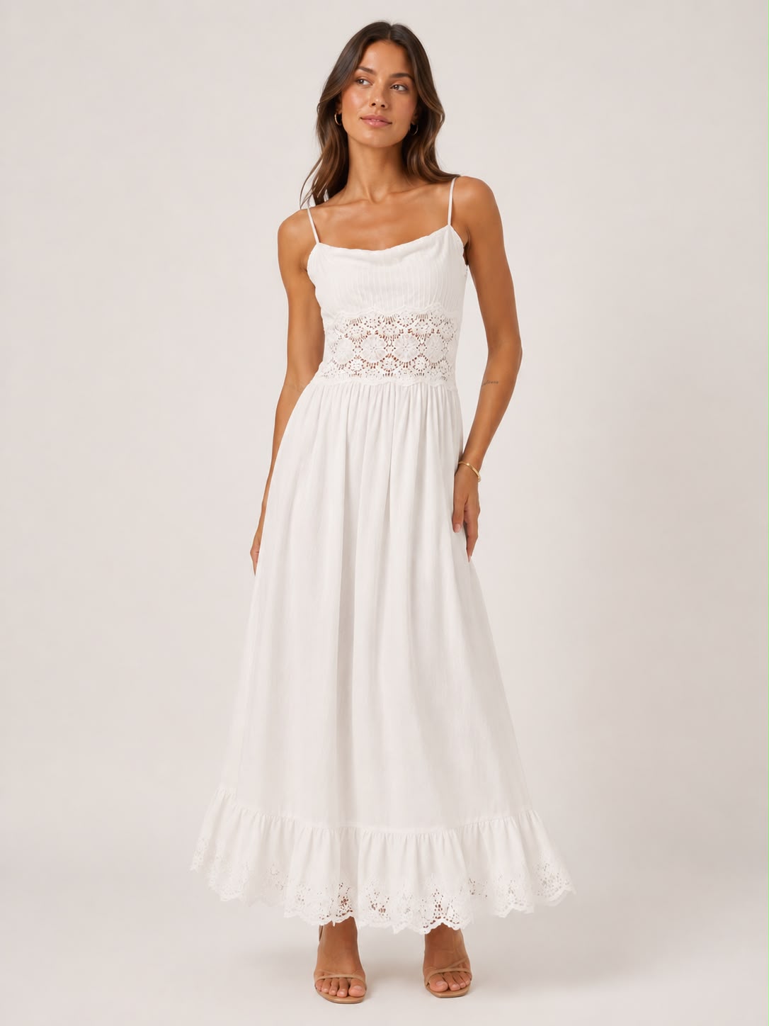 WhatsApp Image 2026-07-20 at 16.53.56 VESTIDO BRANCO COM APLICAÇOES DE RENDA DIXIE - Image 1