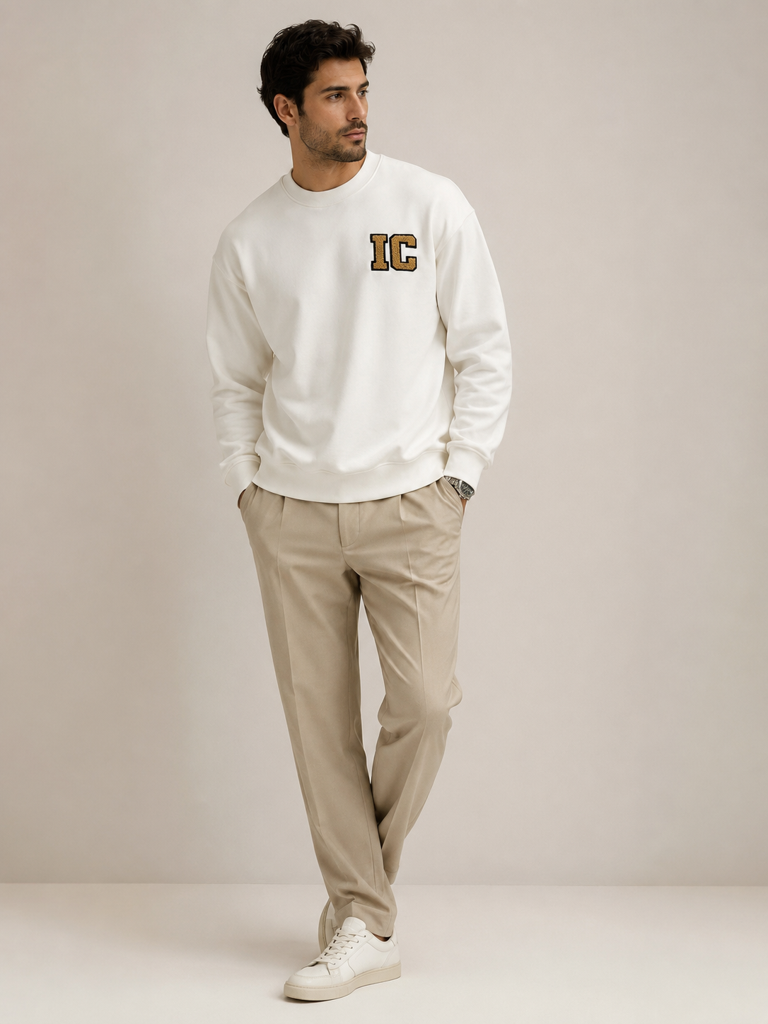 ChatGPT Image 31_07_2026, 17_56_05 SWEATSHIRT BRANCA COM APLICAÇÃO BORDADA IC WEAR - Image 1