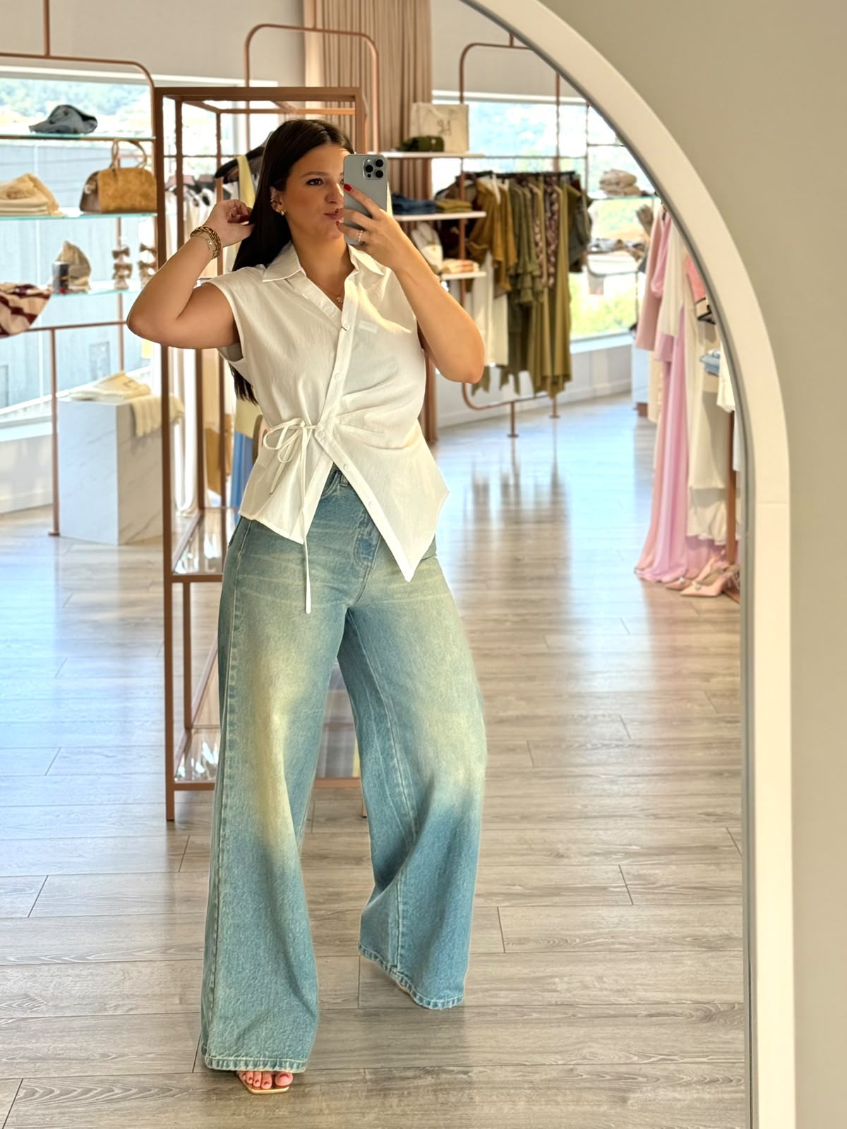 WhatsApp Image 2026-07-31 at 15.16.26 CALÇAS DE GANGA WIDE LEG AZUL MÉDIO RINASCIMENTO - Image 1