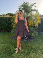 VESTIDO CURTO DE LINHO CASTANHO PONTO CHIC