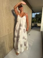 VESTIDO COM PADRÃO FLORAL BORDADO PONTO CHIC