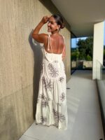 VESTIDO COM PADRÃO FLORAL BORDADO PONTO CHIC - Image 3