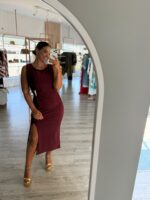 VESTIDO MIDI BORDÔ COM DETALHE DOURADO PONTO CHIC - Image 2