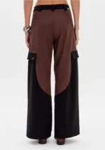 CALÇAS BICOLOR COM BOLSOS CARGO CASTANHO E PRETO LANÇA PERFUME - Image 3